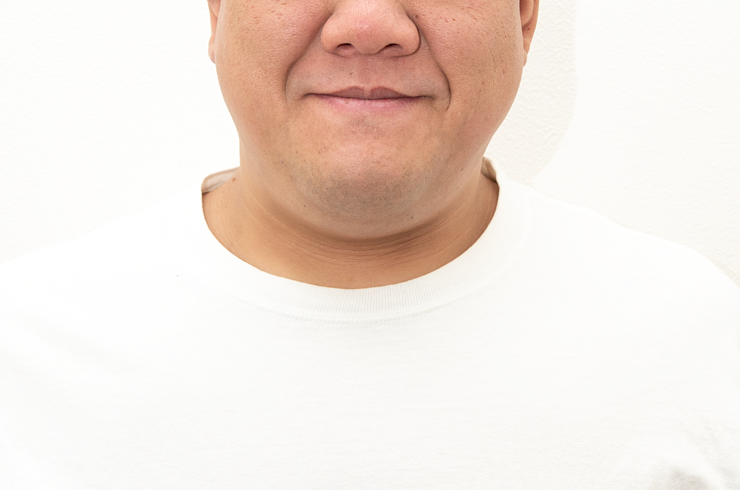 背筋矯正を受ける女性